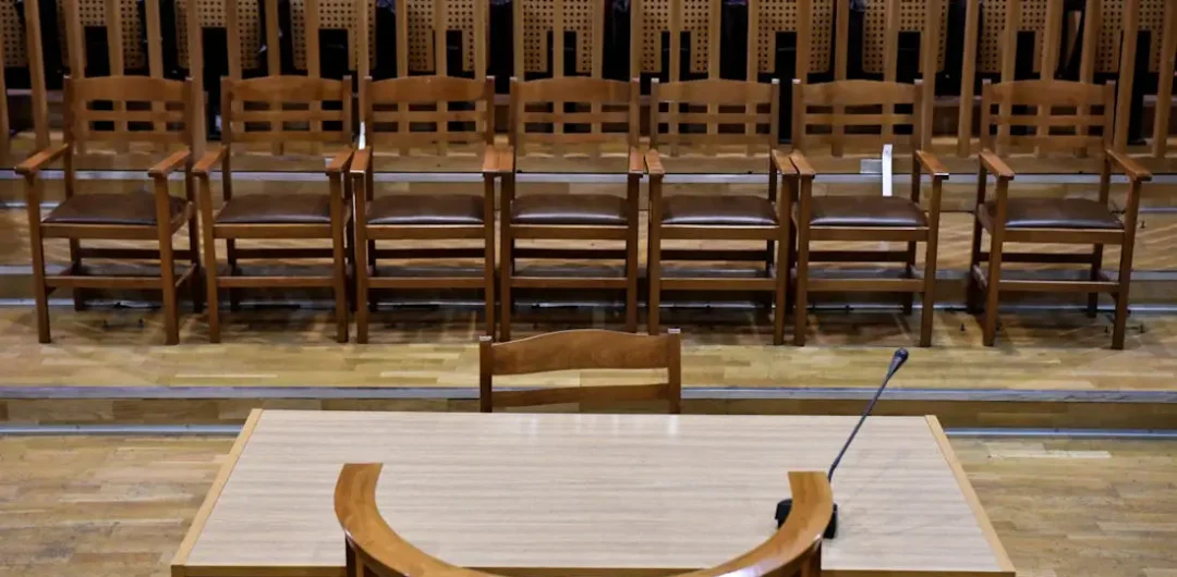 Απόφαση «ΒΟΜΒΑ»: Τέλος ο 13ος-14ος μισθός Δικαστικών Λειτουργών – Η κατάργησή του «δεν θέτει σε διακινδύνευση την αξιοπρεπή διαβίωσή τους»