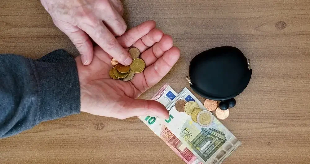 Οι νέες κλίμακες της ΕΑΣ για τις κύριες συντάξεις – Τι θα καταβάλουν οι συνταξιούχοι από 1/1/2026